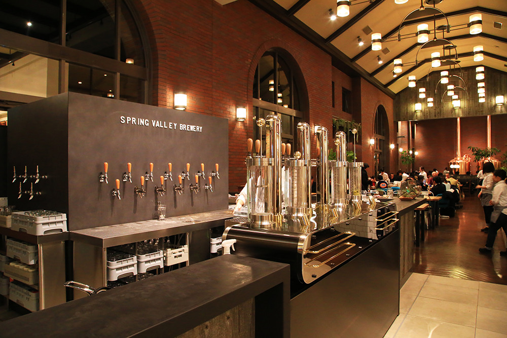 夜晚一起嚐鮮工業風精釀啤酒酒吧，體驗微醺夜晚～ (圖：SPRING VALLEY BREWERY)