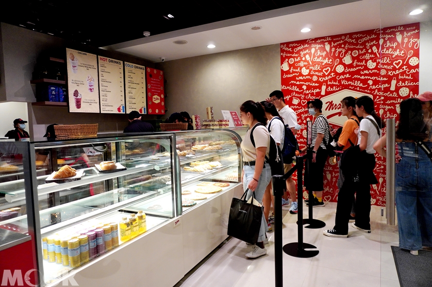 台灣台北市　忠孝復興站　Mrs. Fields　店面照
