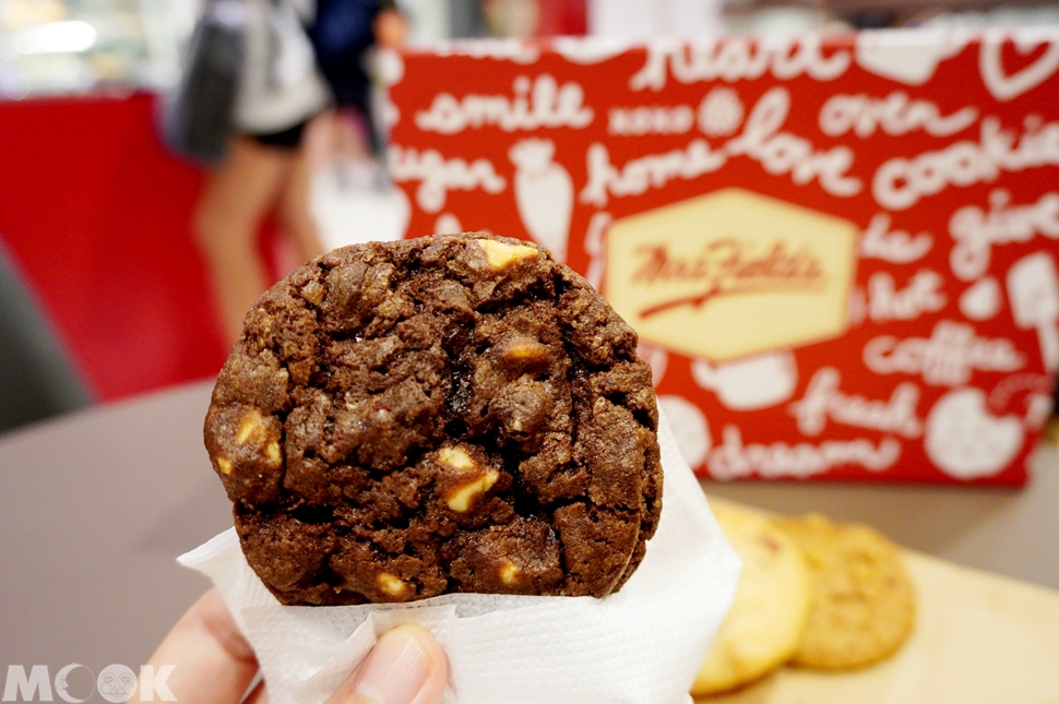台灣台北市　忠孝復興站　Mrs. Fields　餅乾