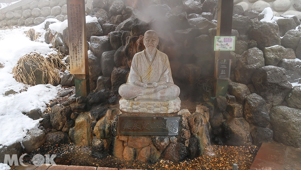 美泉定山之像