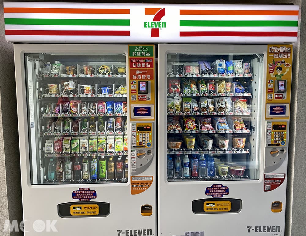 樓下門外的7-ELEVEN販賣機