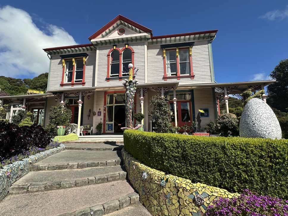 巨人屋 The Giants House